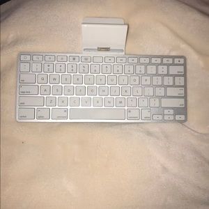 Apple attachable keyboard